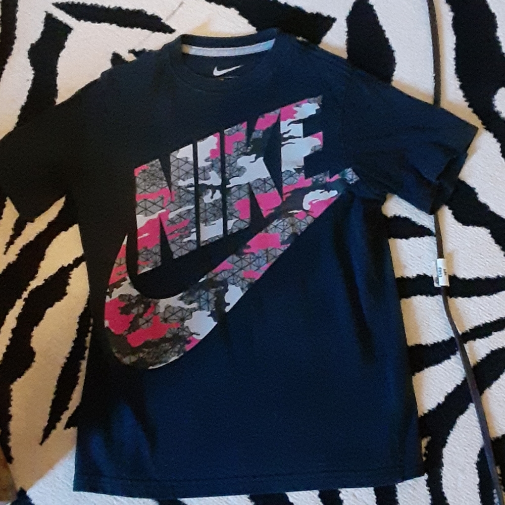 Nike tshirt